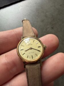 NOV VINTAGE ZENSKI OMEGA DE VILLE