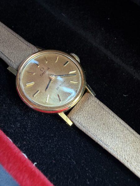 NOV VINTAGE ZENSKI OMEGA DE VILLE